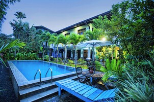 2 piscinas al aire libre, tumbonas