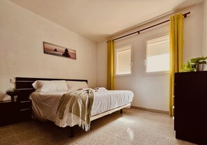 3 chambres, fer et planche à repasser