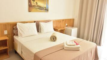 Habitación doble estándar | Caja de seguridad en la habitación y tabla de planchar con plancha