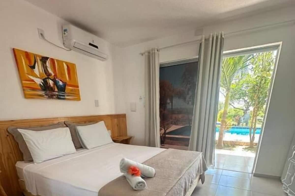Chambre Double, vue piscine