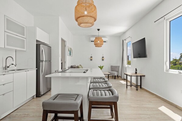 Fridge, microwave, stovetop, coffee/tea maker - Artistic Escape | Urban Unit with Terrace (San Juan)