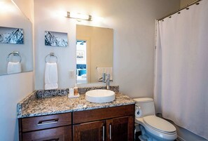 Dusch, hårtork och handdukar