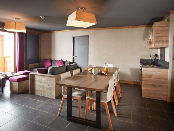 Interior - CGH Rés&Spa Chalets du Soleil (C) 4* by Interhome (Les Menuires)