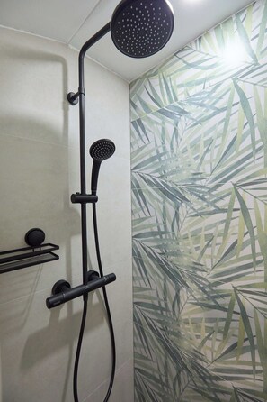 Standard Studio (0 Bedroom) | Bathroom | Toilet paper