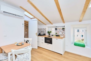 Standard-Studio (0 Bedroom) | Essbereich im Zimmer