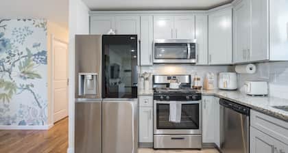 Luxurious, professionally styled 3BR/2BTH w/ Free Parking, near Rutgers University & Quick NYC Access