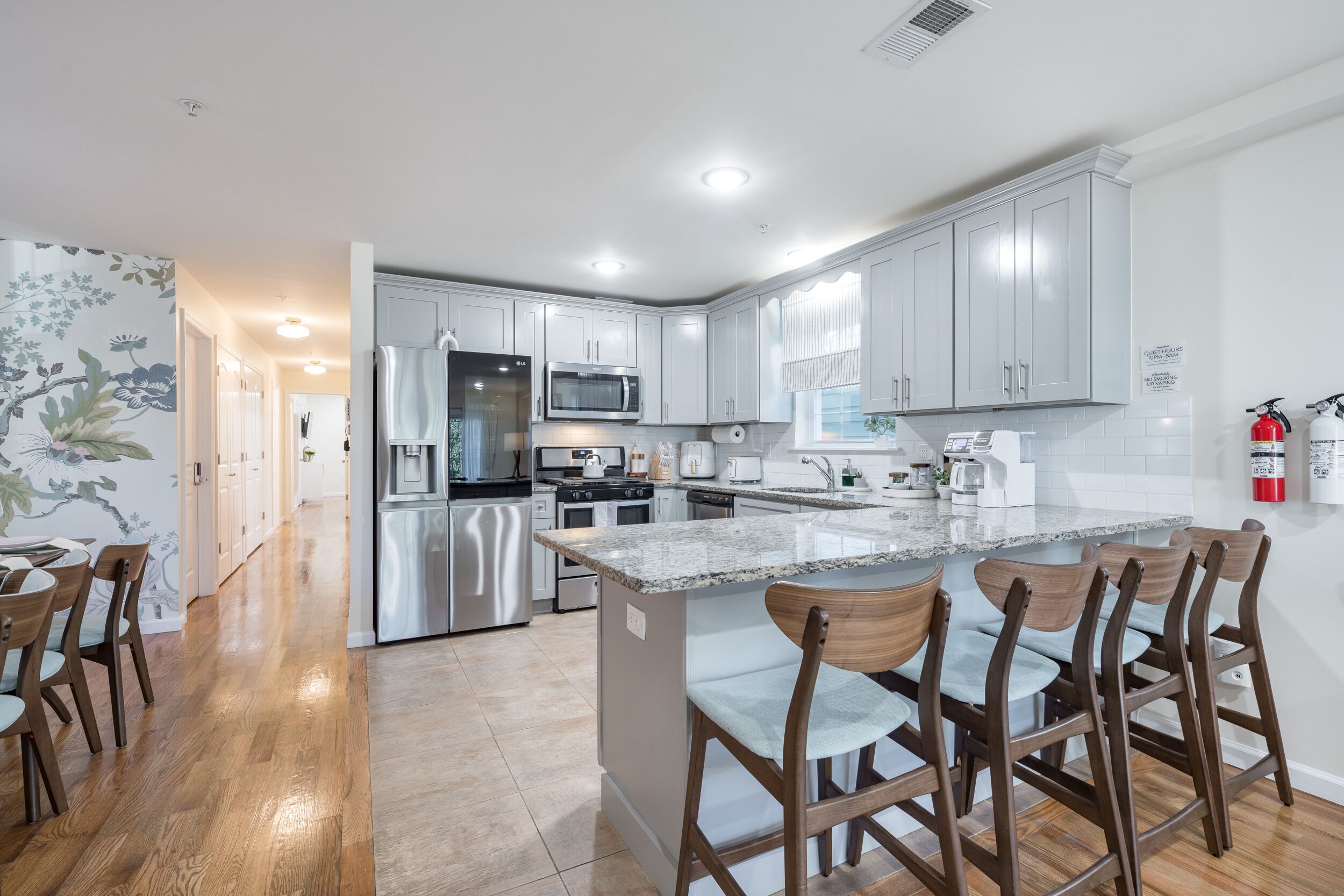 Refrigerador, microondas, horno y parrilla de estufa 