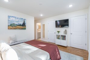 3 habitaciones, escritorio, tabla de planchar con plancha y wifi gratis 