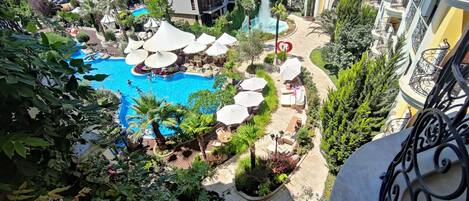 Piscine couverte, piscine extérieure