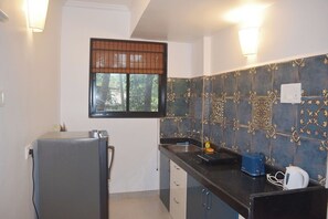 Microwave, oven, coffee/tea maker, toaster