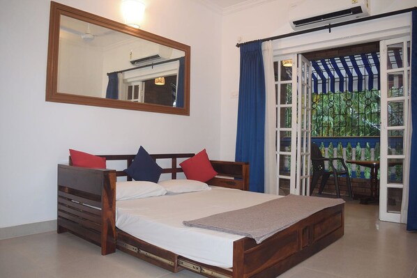 1 bedroom, desk, iron/ironing board, WiFi