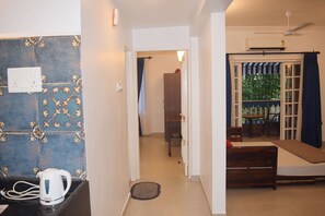 1 bedroom, desk, iron/ironing board, WiFi