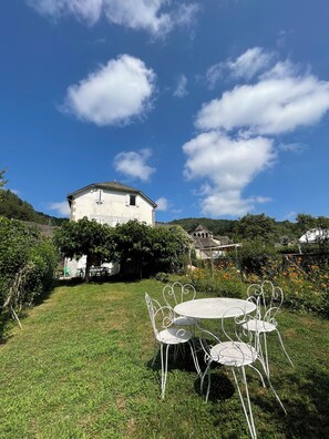 Outdoor dining - Venez Découvrir l Histoire des Gabariers sur Notre Belle Rivière La Dordogne (Monceaux-sur-Dordogne)