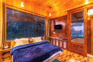 3 slaapkamers, een strijkplank/strijkijzer, wifi, beddengoed