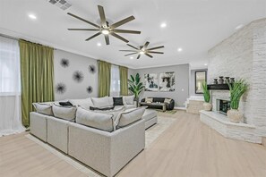 TV, fireplace