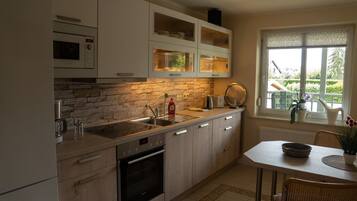 Mikrowelle, Ofen, Herdplatte, Geschirrspüler