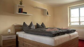 2 Schlafzimmer, Reisekinderbett, WLAN, Bettwäsche