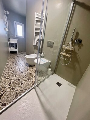 Superior Double or Twin Room, Hill View | Bathroom | Shower, hair dryer, slippers, bidet - Moronero (Ragusa)