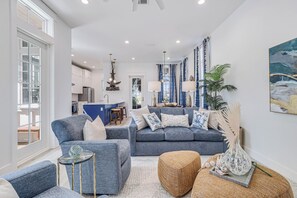 Smart TV, DVD player, books, video library - Blue-and-White Cottage w/ Courtyard+Amenities Galore@Cinnamon Shore South (Port Aransas)