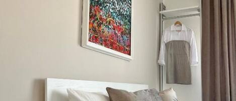 1 bedroom, bed sheets