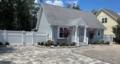 The Perfect Shore House in Beach Haven West, Pool, Spa, Firepit, 5 Mins To LBI