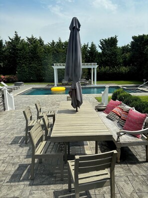 Pool - This stunning 5-bedroom house in Southampton is a must see (Southampton)