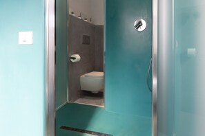 Dusche, Haartrockner, Bidet, Handtücher