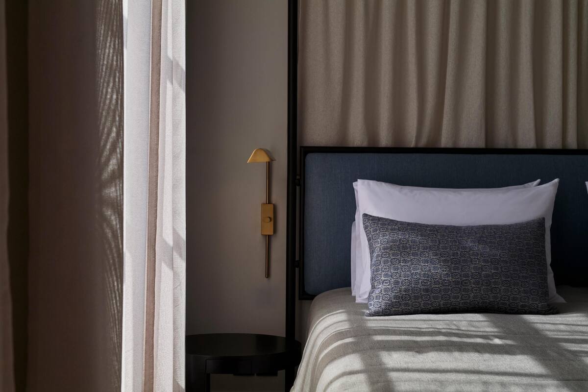 1 habitación, ropa de cama de alta calidad, cubrecamas y minibar