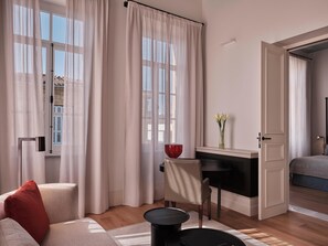 1 bedroom, premium bedding, down duvets, minibar