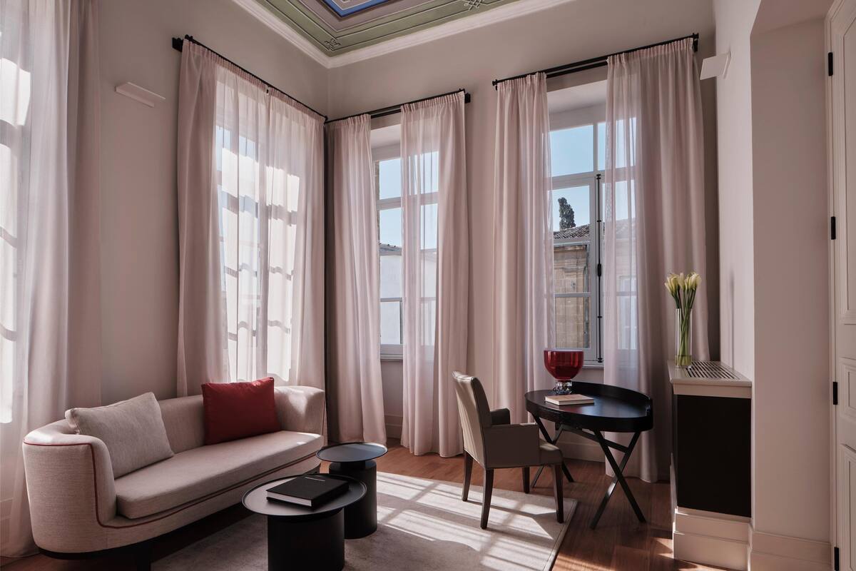 1 habitación, ropa de cama de alta calidad, cubrecamas y minibar