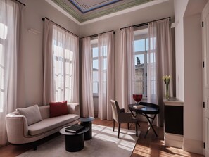 Literie de qualité supérieure, couette en duvet d'oie, minibar