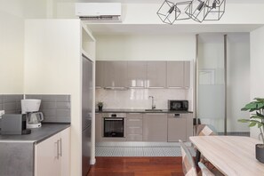 Family Apartment | Private kitchen | Full-size fridge, microwave, oven, stovetop - Akadimias Kolonaki Comfort Apartment (Athens)