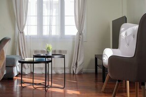 Living area - Akadimias Kolonaki Comfort Apartment (Athens)