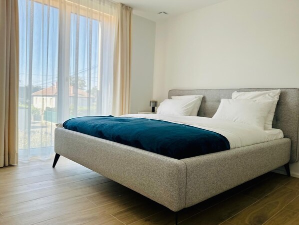 2 bedrooms, in-room safe, iron/ironing board, travel cot - Homely Basel Airport  (Saint-Louis)