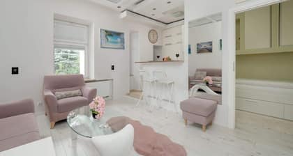 Stylish Apartment with Parking | Close to the Station