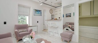 Stylish Apartment with Parking | Close to the Station