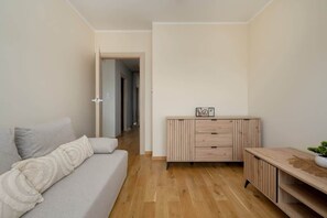 TV - Tęczowa 91 Wrocław | Spacious Apartment | Parking (Wroclaw)