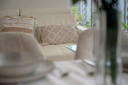 Spacious Apartment | Parking | 2 km to Market Square