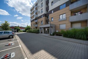 Exterior - Tęczowa 91 Wrocław | Spacious Apartment | Parking (Wroclaw)