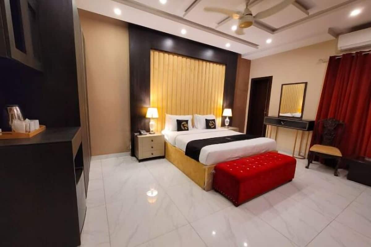 Executive Suite, City View | 1 bedroom, in-room safe, desk, iron/ironing board