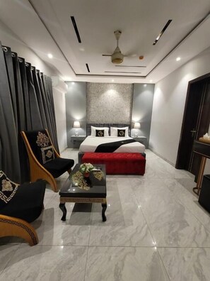 Deluxe Room, City View | In-room safe, desk, iron/ironing board, free WiFi - Palm Tree Hotel & Luxury Suites (Lahore)
