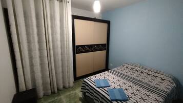 1 chambre, fer et planche Ă repasser, Wi-Fi gratuit, draps fournis