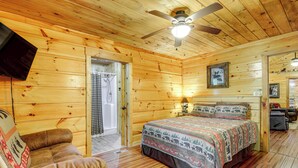 House (3 Bedrooms) | Interior - 2 Mi to Dtwn Gatlinburg: 'crescent Claw Cabin!' (Gatlinburg)