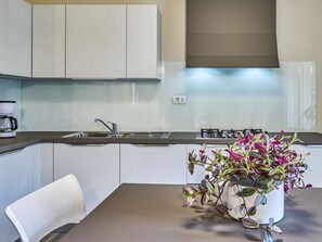 Fridge, microwave, oven, dishwasher - Apartment Cà Ben by Interhome (Dongo)