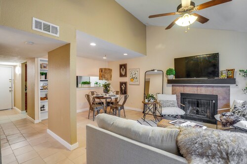 College Station Gem w/ Pool Access Near University
