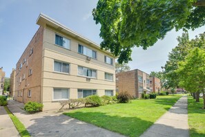 Apartment (1 Bedroom) | Interior - Walk to Train: Convenient Skokie Condo! (Skokie)