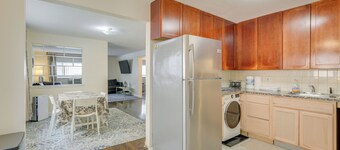 Walk to Train: Convenient Skokie Condo!