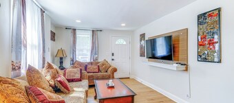 Rockville Home w/ Spacious Yard: 17 Mi to DC!