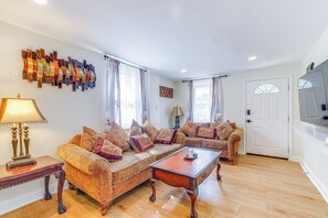 House (3 Bedrooms) | Interior - Rockville Home w/ Spacious Yard: 17 Mi to DC! (Rockville)