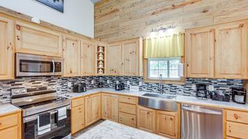 House (3 Bedrooms) | Interior